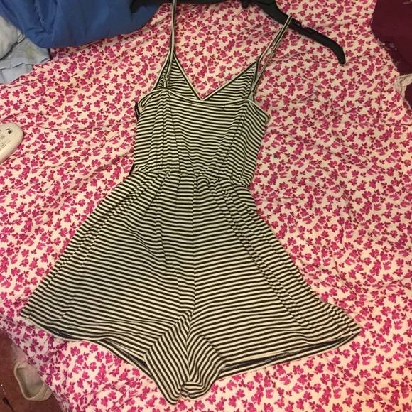 Stripped romper - Picture 3 of 3