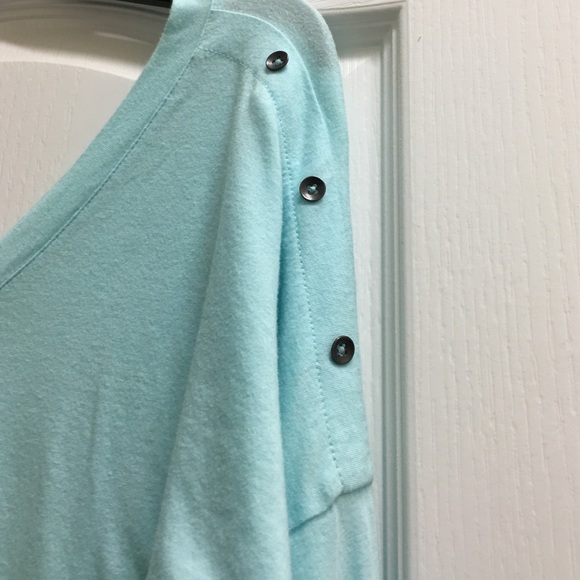 Express  v neck blouse - Picture 2 of 3