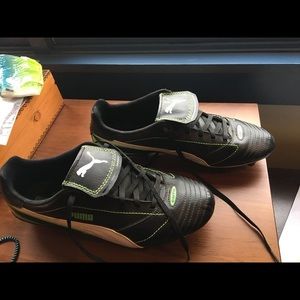 Women's soccer cleats