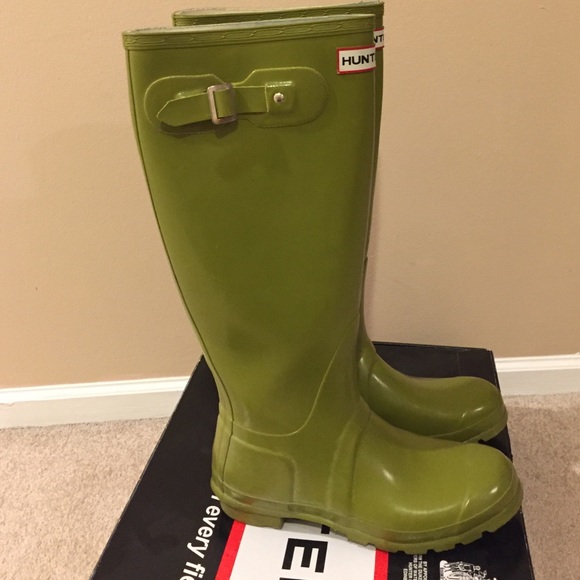 Hunter boots size 8 pea green (retired color)