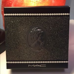 MAC Keepsakes Plum Eyes Palette Eyeshadow