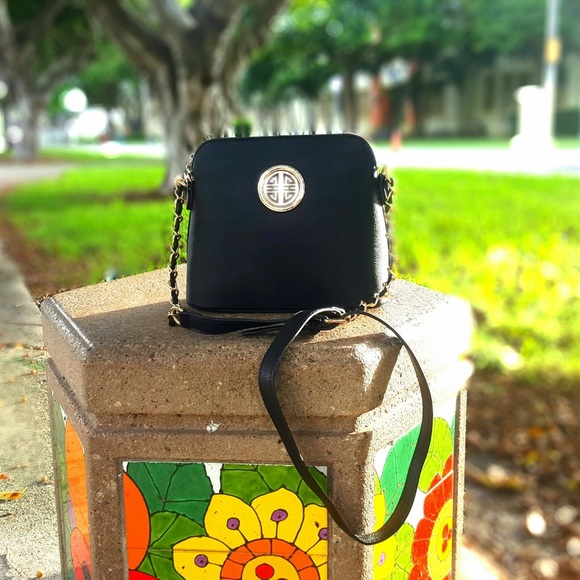 Black crossbag