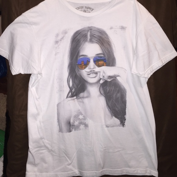 White graphic t shirt