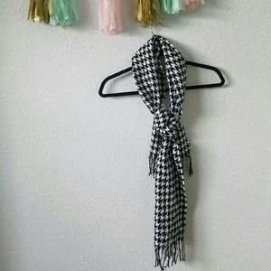 Houndstooth scarf!
