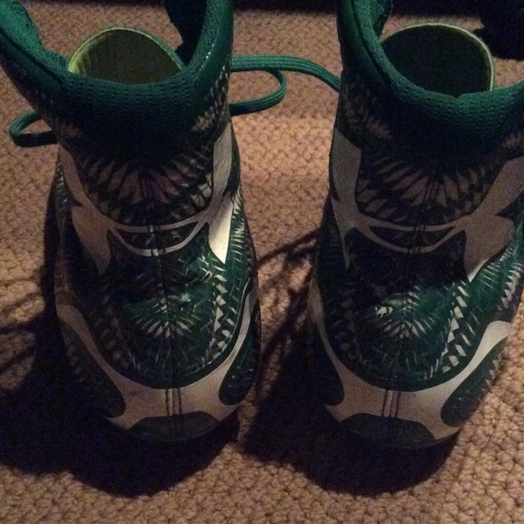Green and white under armour football cleats - Picture 2 of 3