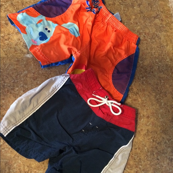 Lot: swim trunks 3T
