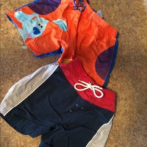 Lot: swim trunks 3T