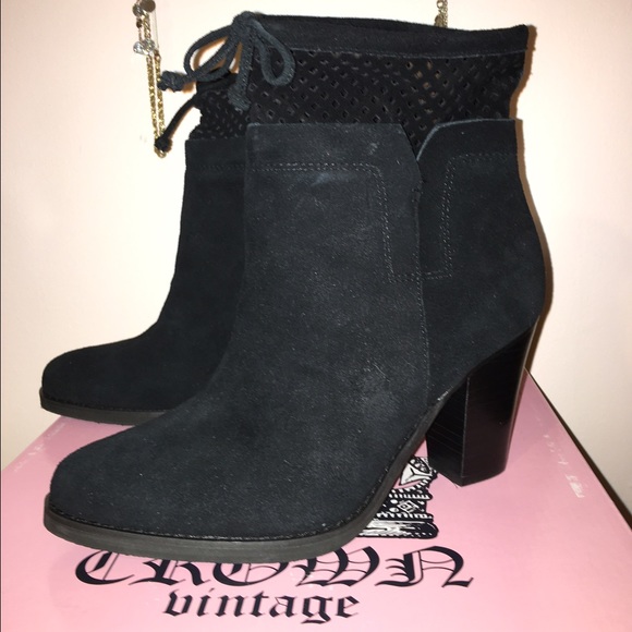Crown vintage black heeled boots NWT