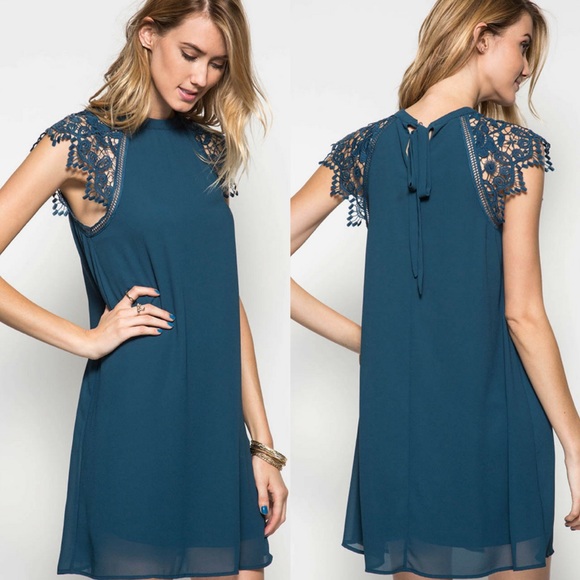 👉LAST ONE👈 Cap Sleeve Shift Dress w Tie Back - Picture 2 of 3