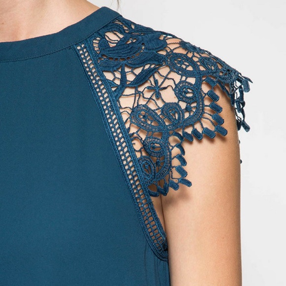 👉LAST ONE👈 Cap Sleeve Shift Dress w Tie Back - Picture 3 of 3