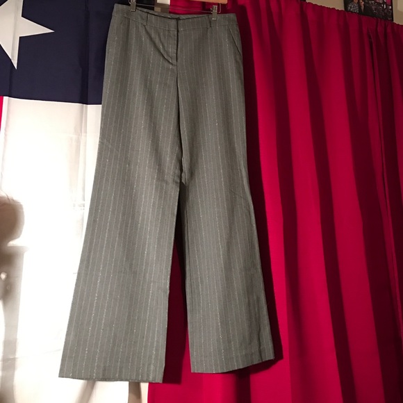 Adorable grey w silver pinstripe pant