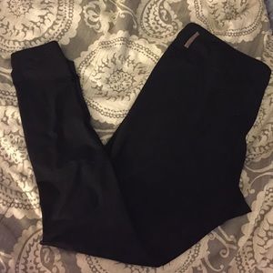 Black Zella leggings (Nordstrom)