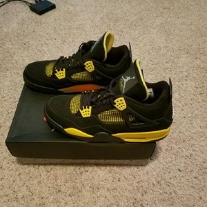 Jordan Retro 4 Thunder