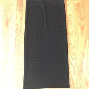 Form fitting MIDI skirt