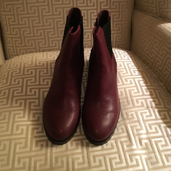 Clarks Marquette Wish Leather Boots in Wine. NWT