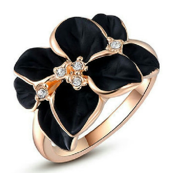 Gorgeous Gold Plated Flower Ring, Size 7