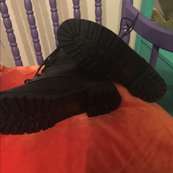 Urban Outfitters Hiker Boots - Picture 2 of 4