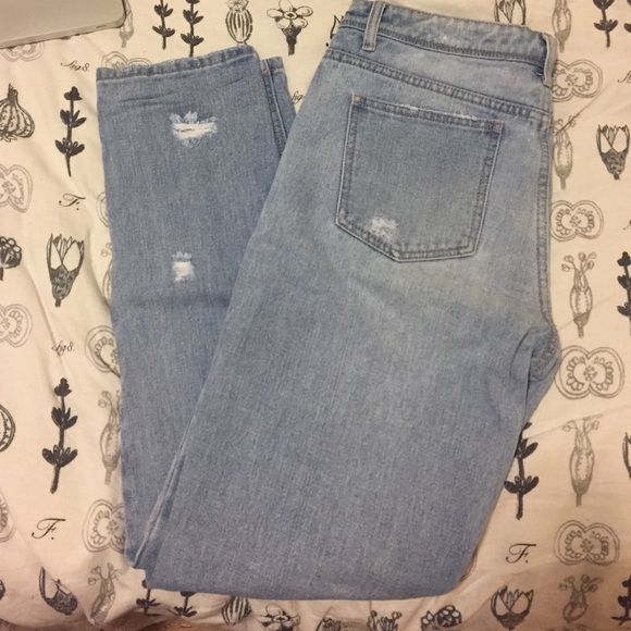Zara destroyed boyfriend jeans