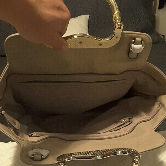 Purse - Picture 2 of 4