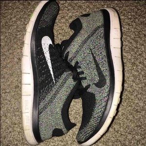 SOLD❤️Nike flyknit frees women's 8.5
