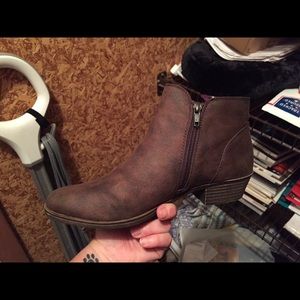 Brand New, never worn, JustFab Boots! Size 9