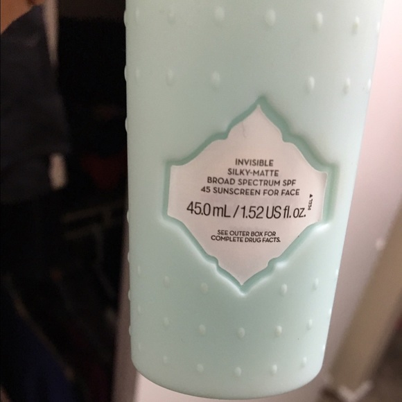 Benefit dream screen sunscreen SPF 45. - Picture 2 of 3