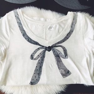 LOFT vintage bow print v neck t-shirt 🎀