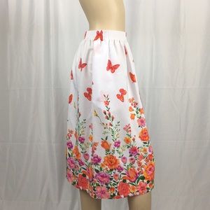 Gorgeous Vintage White Floral Skirt