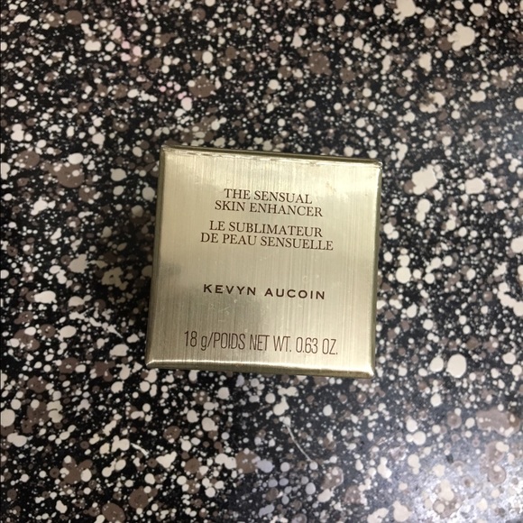 Kevyn Aucoin sensual skin enhancer. Shade: SX 13