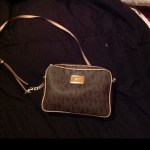 AUTHENTIC MICHAEL KORS CROSSBODY