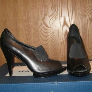 Heeled Peep Toe Pump