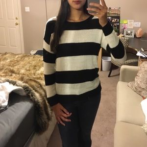 Forever 21 B&W Striped Sweater M
