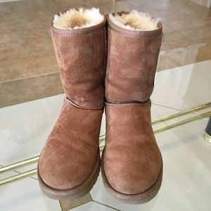 UGGS