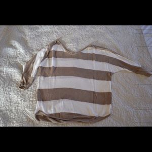 ⭐️Express very light weight sweater top⭐️