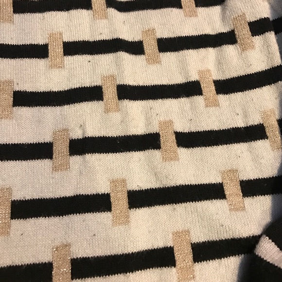 ⭐️ 3 for 10⭐️ Comfy sweater - Picture 4 of 4