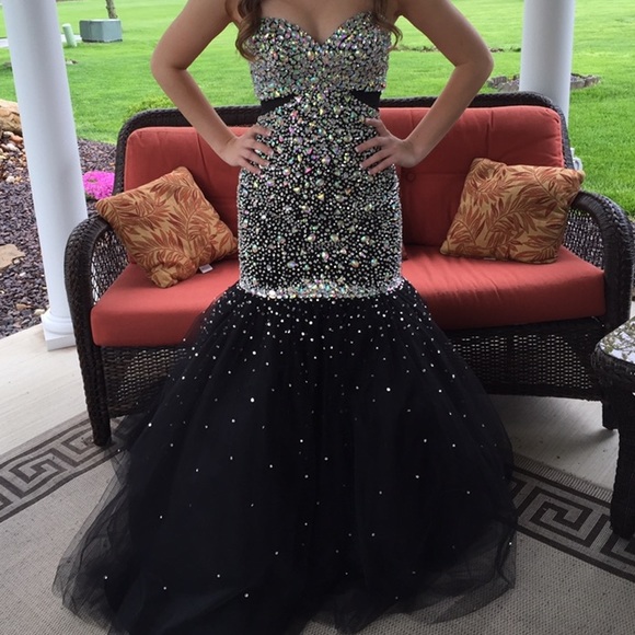 Mori Lee prom dress (size 8 fits like a 4/6)