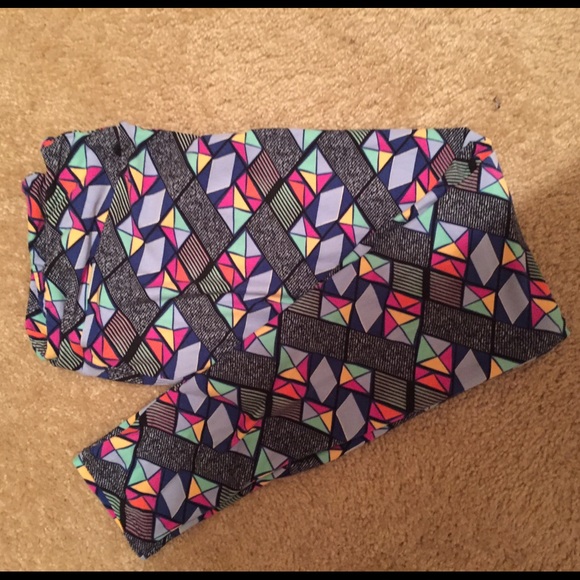 TC LuLaRoe Geometric Leggings.