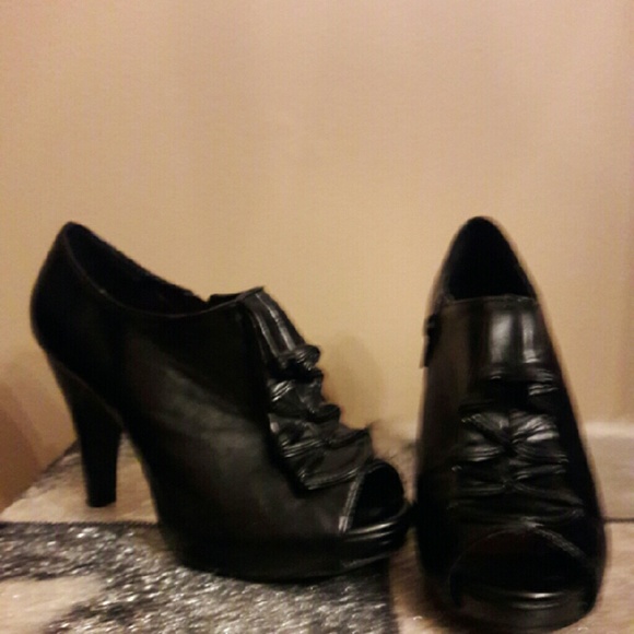 Women's black booties - Picture 1 of 4