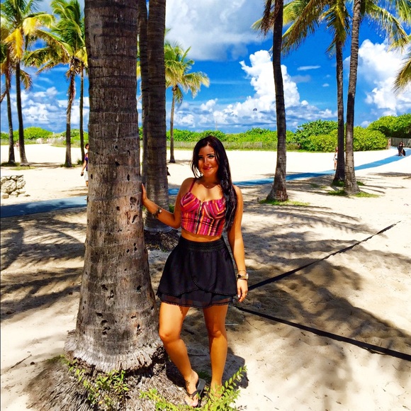 Meet your posher, JULIA! 🛍💕 - Picture 3 of 4