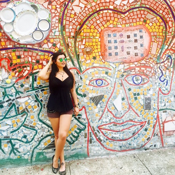 Meet your posher, JULIA! 🛍💕 - Picture 4 of 4