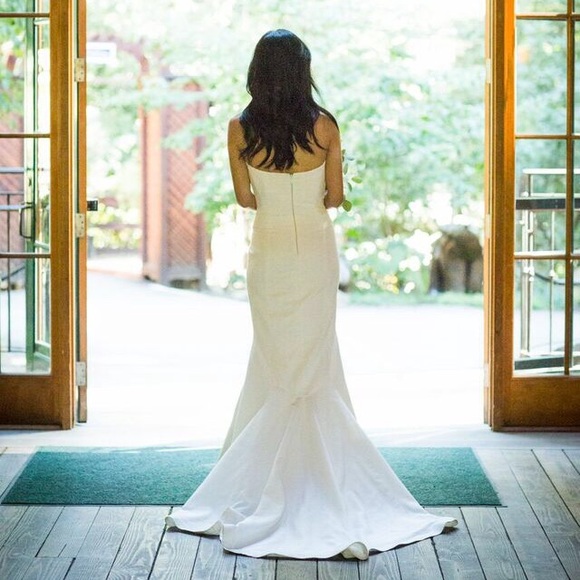 Nicole Miller Dakota Wedding Dress size 2 - Picture 4 of 7