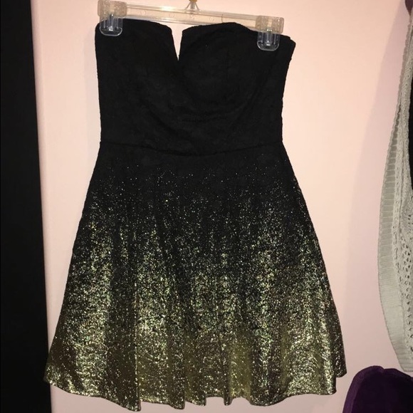 Strapless black and gold bell dress - Picture 2 of 3