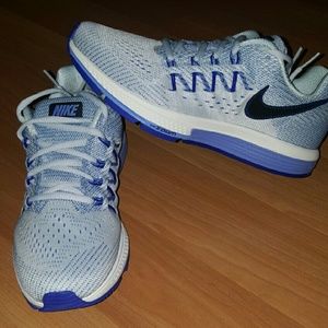 NIB Nike Air Zoom Vomero Size 7.5 women