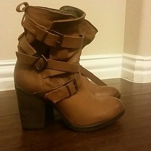 Steve Madden Yale Belted Boots