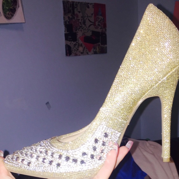 Gold sparkly shoes - Picture 1 of 2