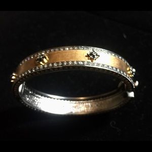 🍁FREIDA ROTHMAN OVAL BRACELET WITH CLOSURE🍂