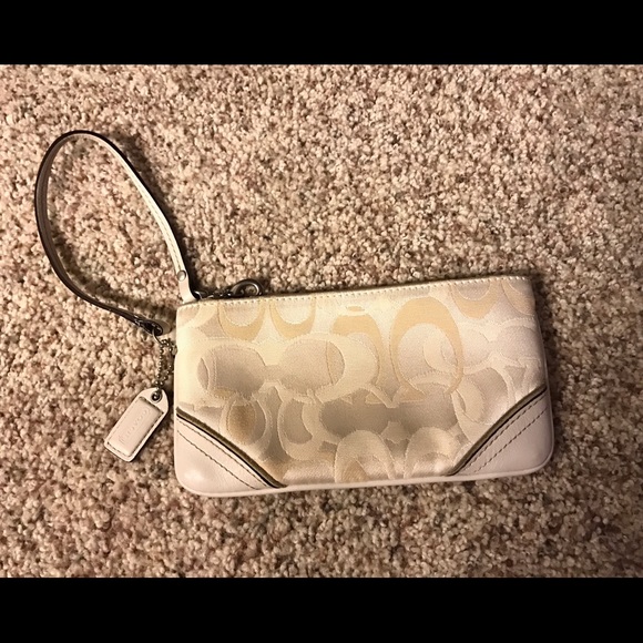 Coach poppy wristlet