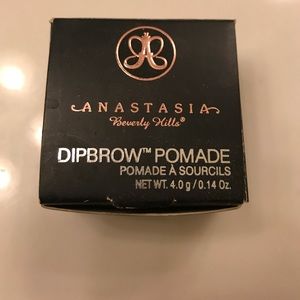 Anastasia Beverly Hills dip brow