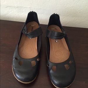 Merrell Mary Jane ballet flats size 6