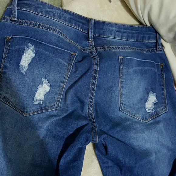 Distressed Ripped Skinny Jean - Picture 3 of 4